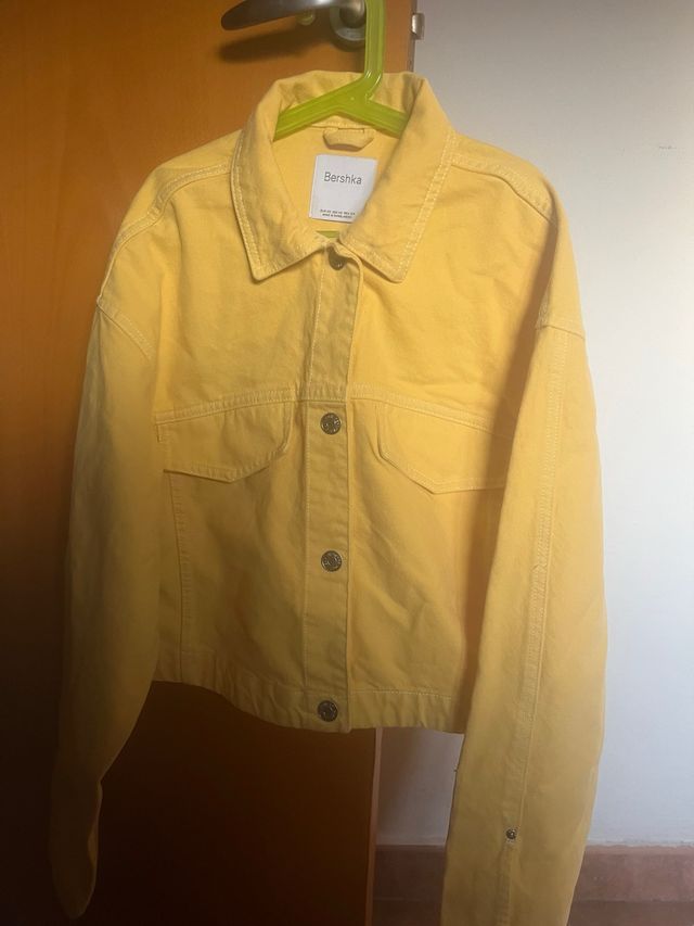 Chaqueta tejana Bershka amarilla T.XS