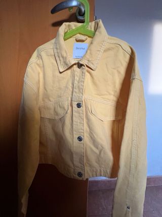 Chaqueta tejana Bershka amarilla T.XS