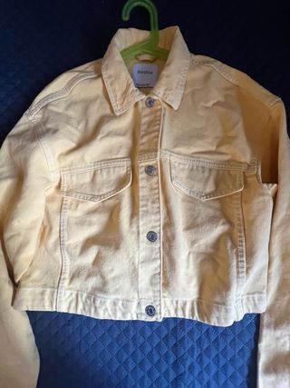 Chaqueta tejana Bershka amarilla T.XS
