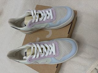Zapatillas Veja Beige y Rosa