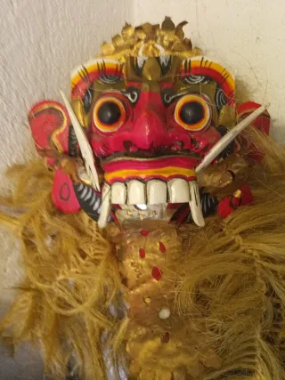 Maschera etnica Indonesia legno