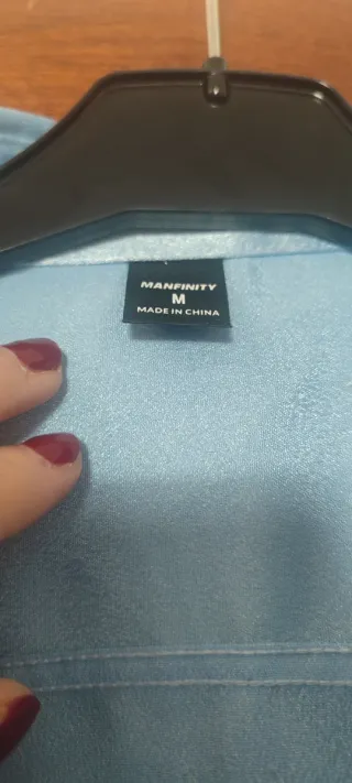 Camisa azul satinada manga corta a estrenar .