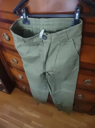 Pantalón Stradivarius verde mujer