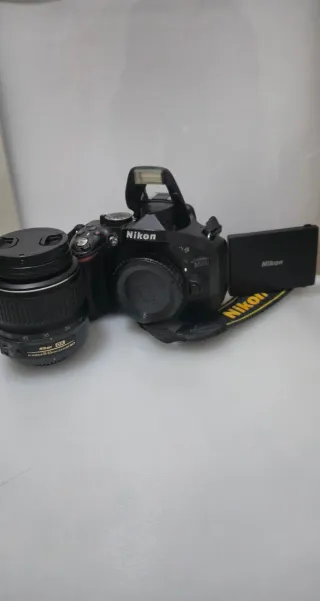 Nikon D5200 + Lente 18-55mm Negra