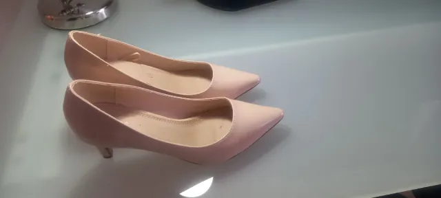 Zapatos de tacón beige y rosa