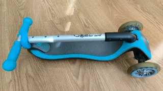 Patinete Globber niño azul, 3 ruedas con luces