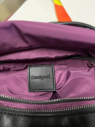 Bolso Desigual morado con correa multicolor