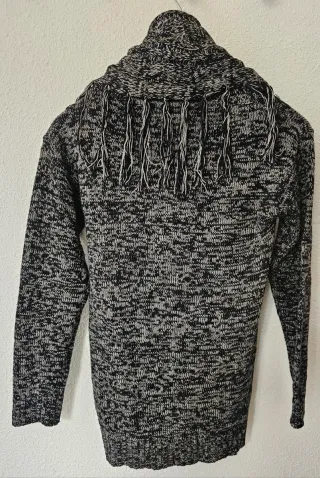 Jersey de punto con cuello alto y flecos