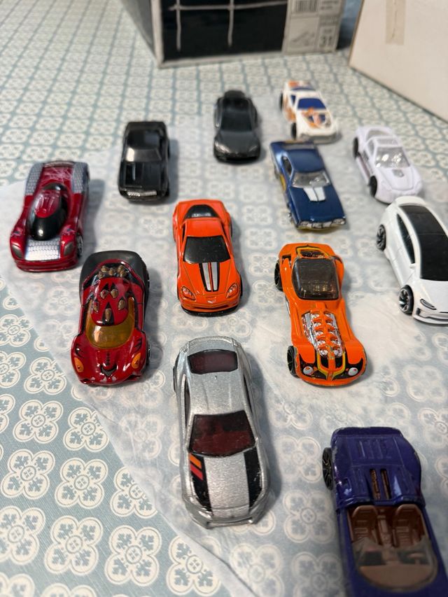 Lotto 17 Auto Giocattolo Hot Wheels