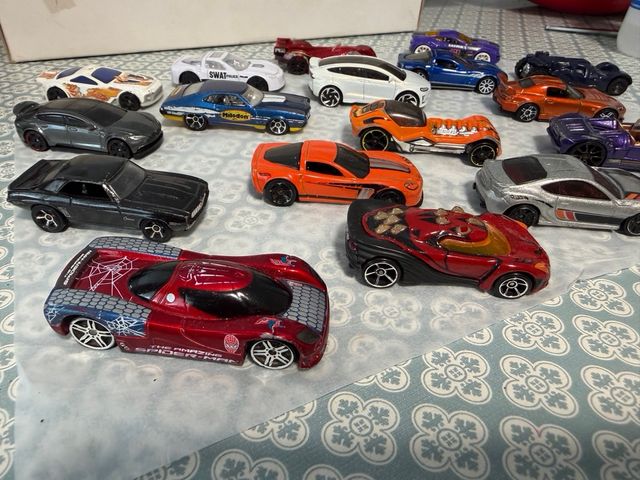 Lotto 17 Auto Giocattolo Hot Wheels