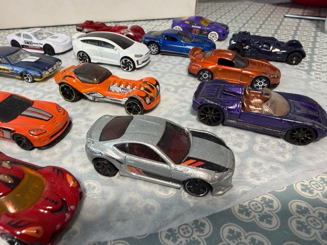 Lotto 17 Auto Giocattolo Hot Wheels