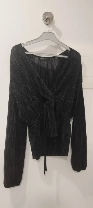 Blusa INSIDE negra manga larga