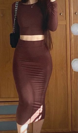 Conjunto marrón invierno crop top y falda