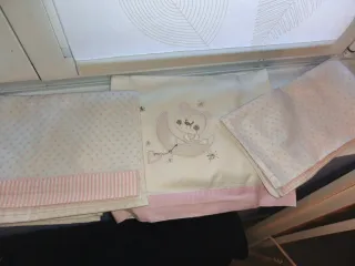 Cuna de bebé más colchón más ropa de cama niña