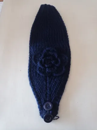 Diadema tejida con flor para niña