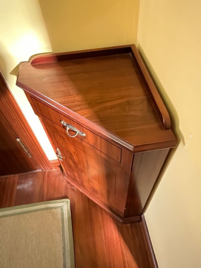 Mobile angolare in legno