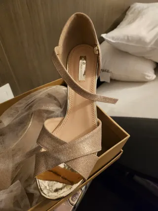 Zapatos de fiesta dorados tacón plataforma