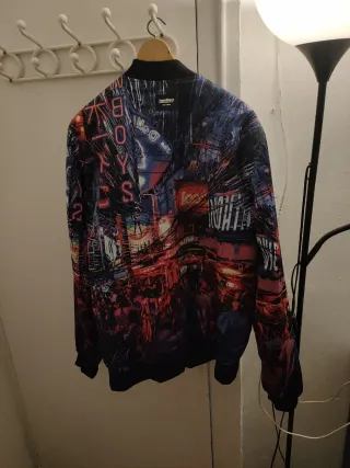 Chaqueta bomber estampada