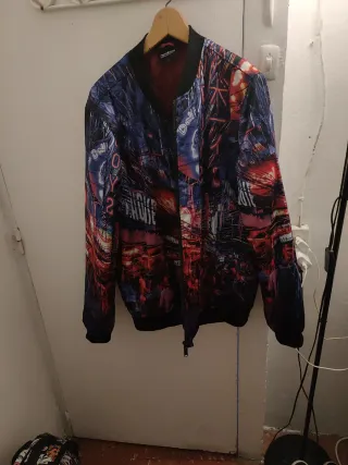 Chaqueta bomber estampada
