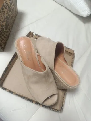 Zuecos beige plataforma esparto , casi nuevo