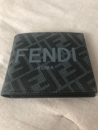 Billetera Fendi Roma Negra y Gris