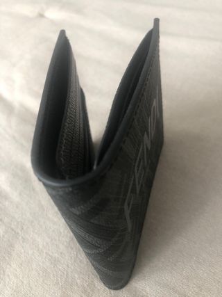 Billetera Fendi Roma Negra y Gris