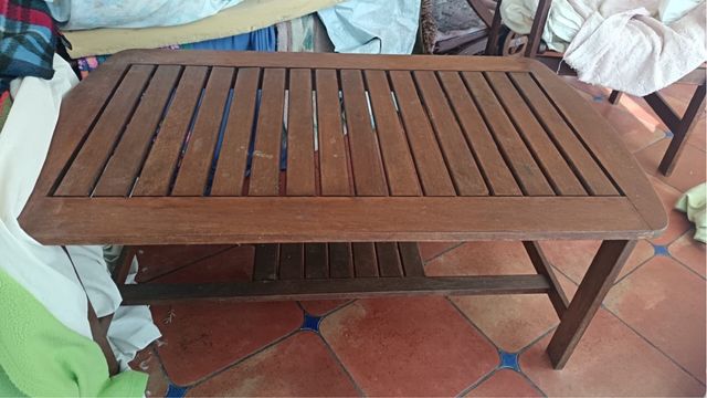 Mesa de madera rústica