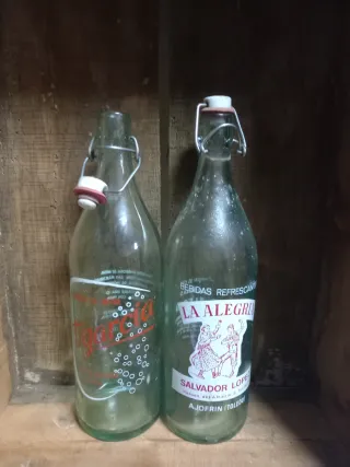 Vecchie bottiglie di gassosa