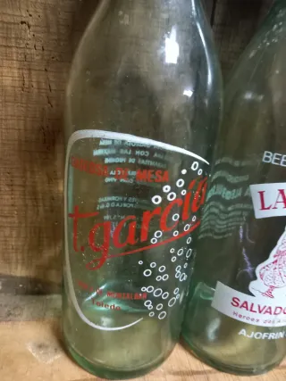 Vecchie bottiglie di gassosa