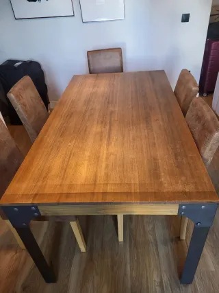 Tavolo da pranzo in legno e metallo