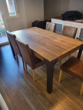 Tavolo da pranzo in legno e metallo