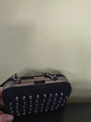 Bolso Mustang clutch calaveras negro