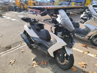 Kymco Super Dink 350i golpe frontal