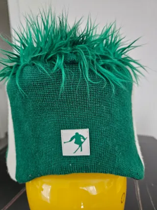 Cappello Carlsberg verde con capelli