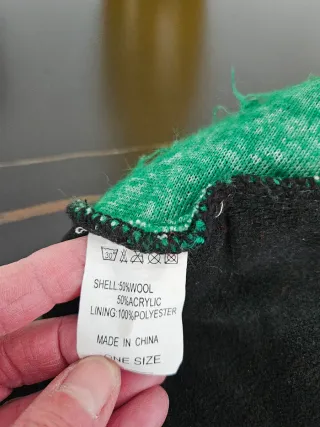 Cappello Carlsberg verde con capelli