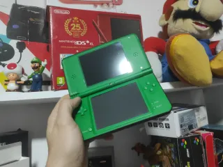 Nintendo DSi XL Verde