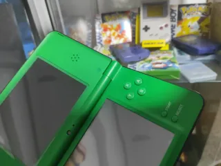 Nintendo DSi XL Verde