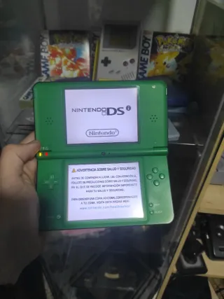 Nintendo DSi XL Verde
