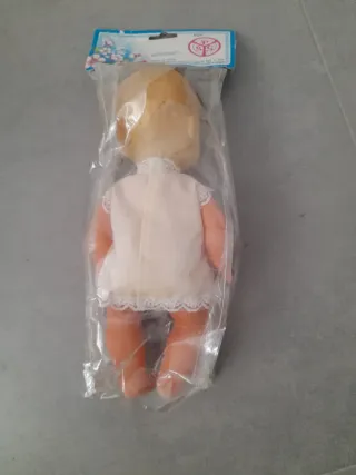 Muñeca bebé antigua en blister