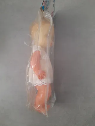 Muñeca bebé antigua en blister