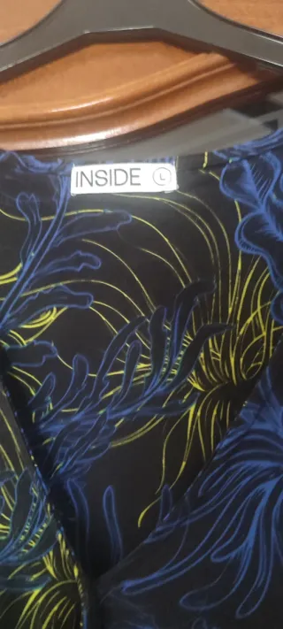 Vestido  estampado azul ,negro y amarillo.