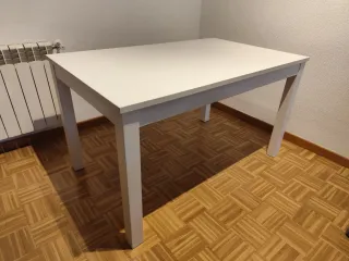 Tavolo da pranzo bianco in legno