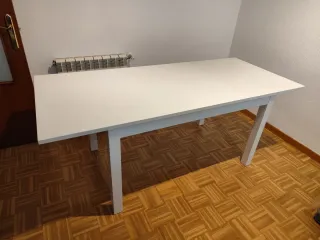 Tavolo da pranzo bianco in legno