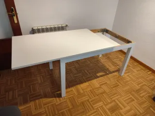 Tavolo da pranzo bianco in legno