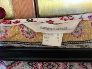 Blusa floral manga larga y cuello en pico