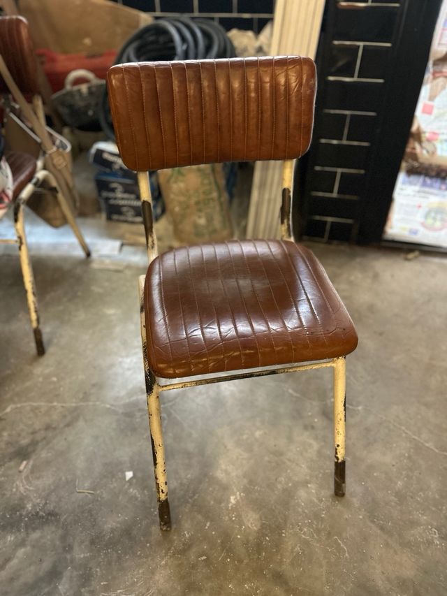 Sedia vintage in pelle e metallo