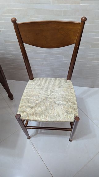 Tavolo da cucina beige e marrone