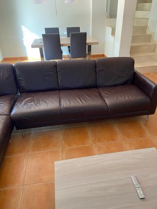 Sofá esquinero de piel marrón IKEA