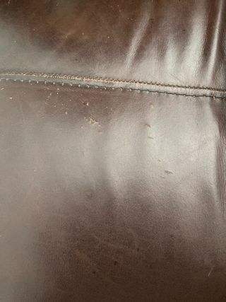 Sofá esquinero de piel marrón IKEA