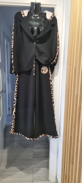 Conjunto americana y pantalón estampado